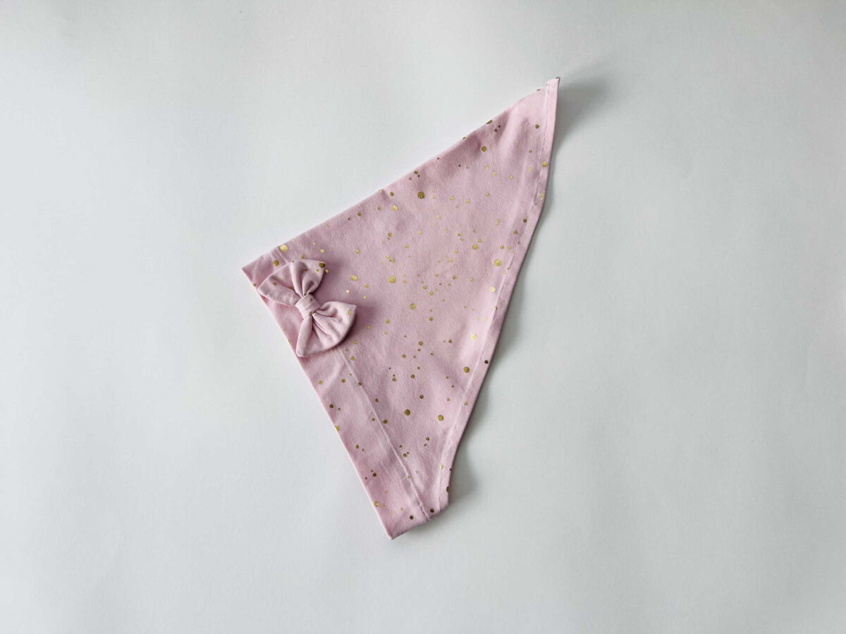 Pearätt roosa kuldsete täppidega lipsuga