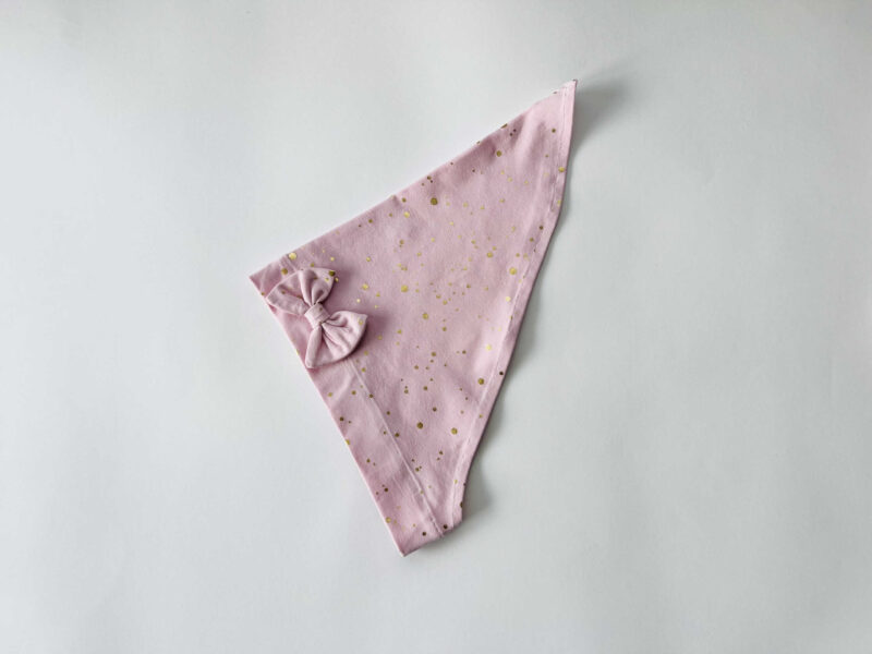 Pearätt roosa kuldsete täppidega lipsuga