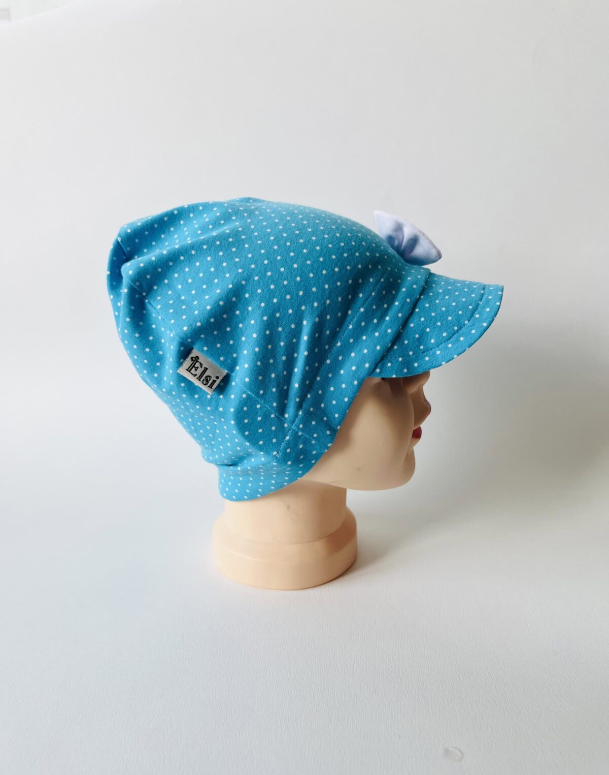 IMG_0295 Helesinisel täpid nokaga