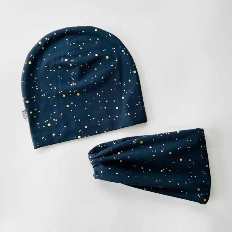 Tumesinisel kuldsed täpid