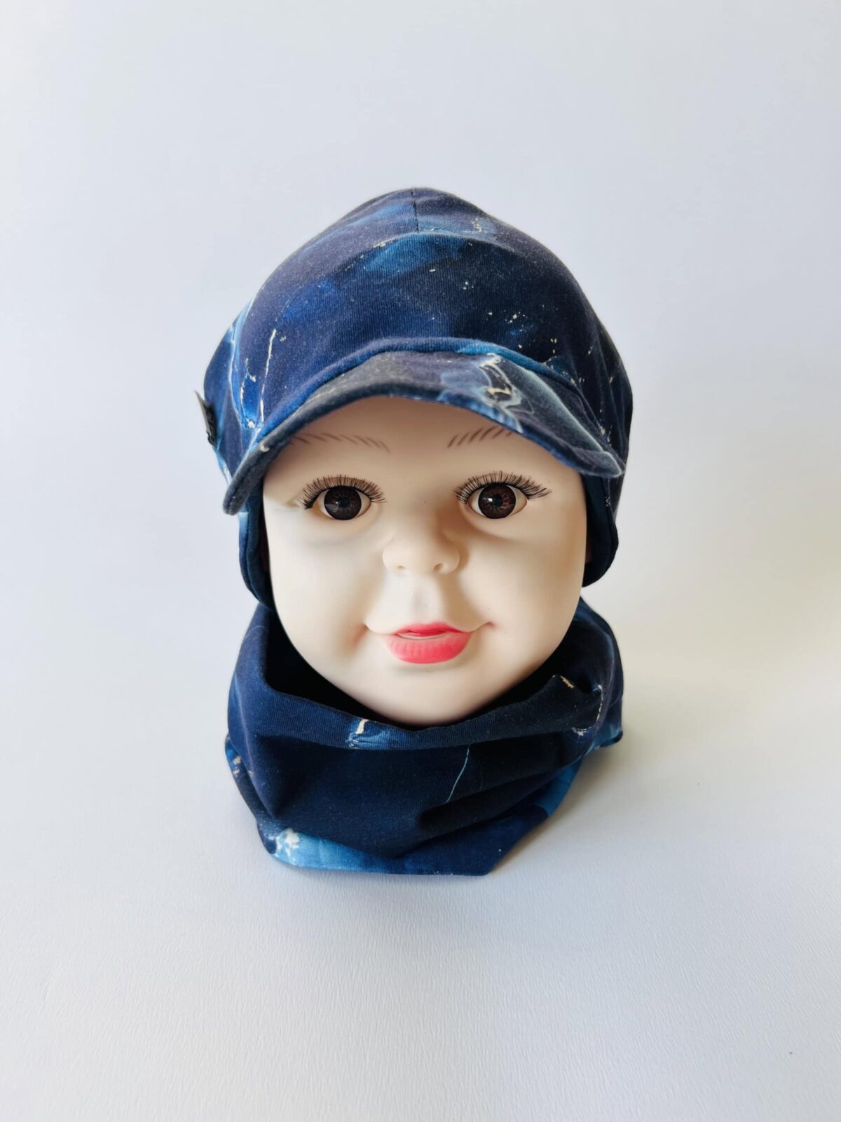 Tumesinised maalingud nokaga