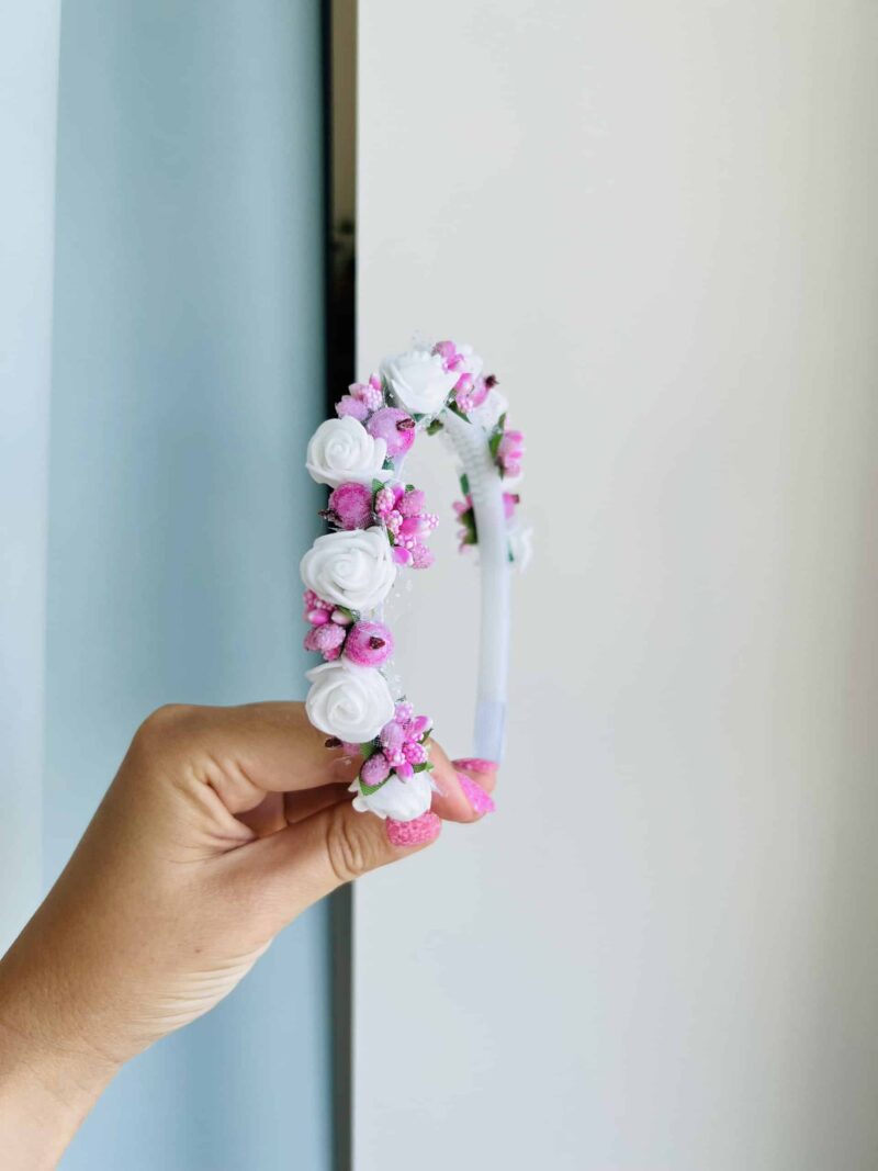 Valge lilledega peavõru