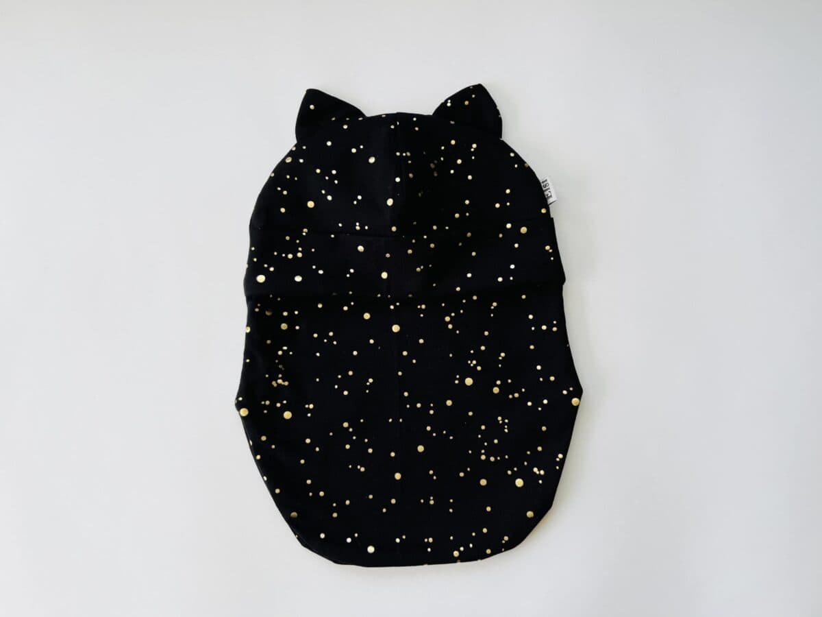 IMG_2336 Must kuldsete täppidega kõrvadega