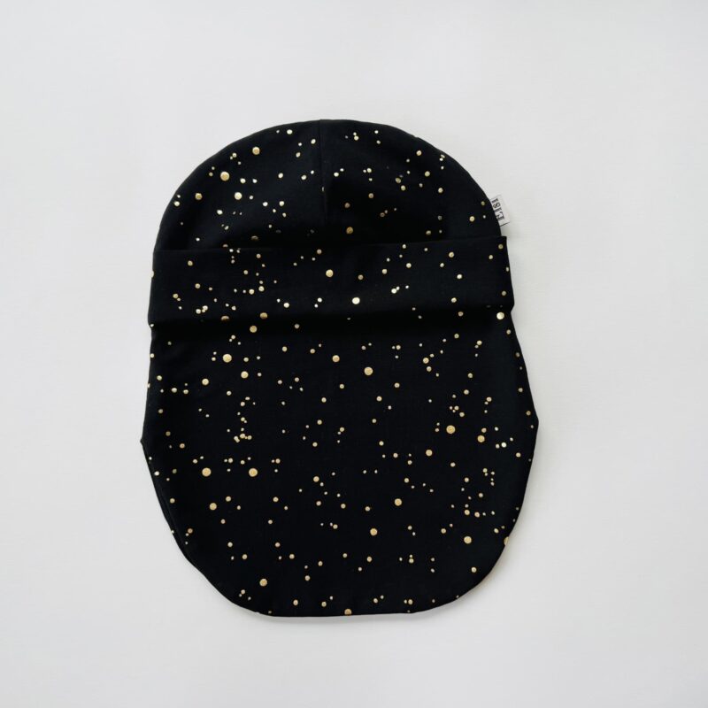 Must kuldsete täppidega