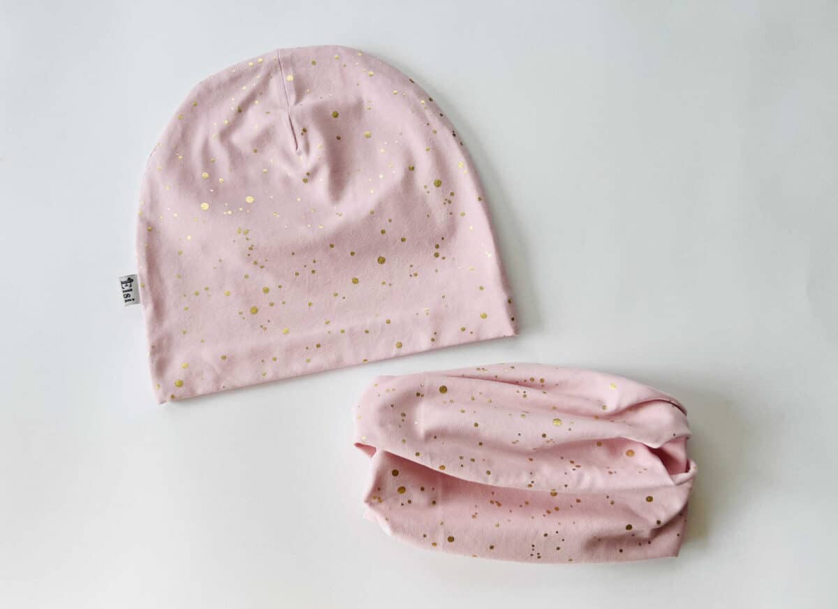 Roosal kuldsed täpid