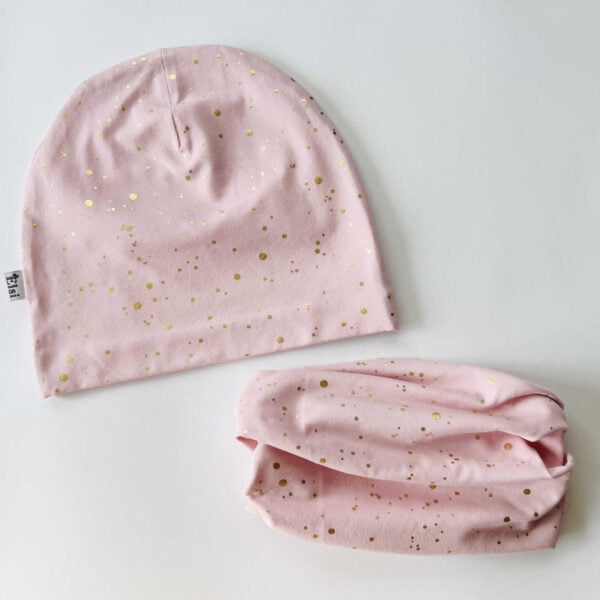 Roosal kuldsed täpid