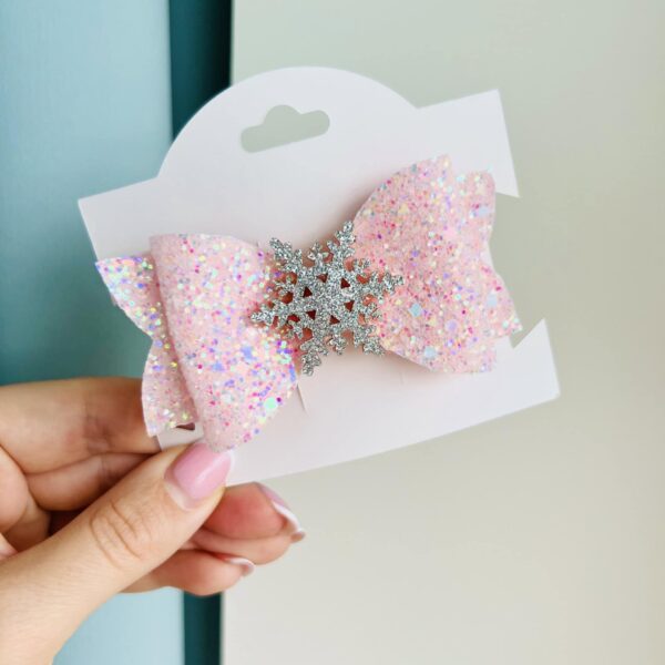 Kroko-klamber hõbedase lumehelbega