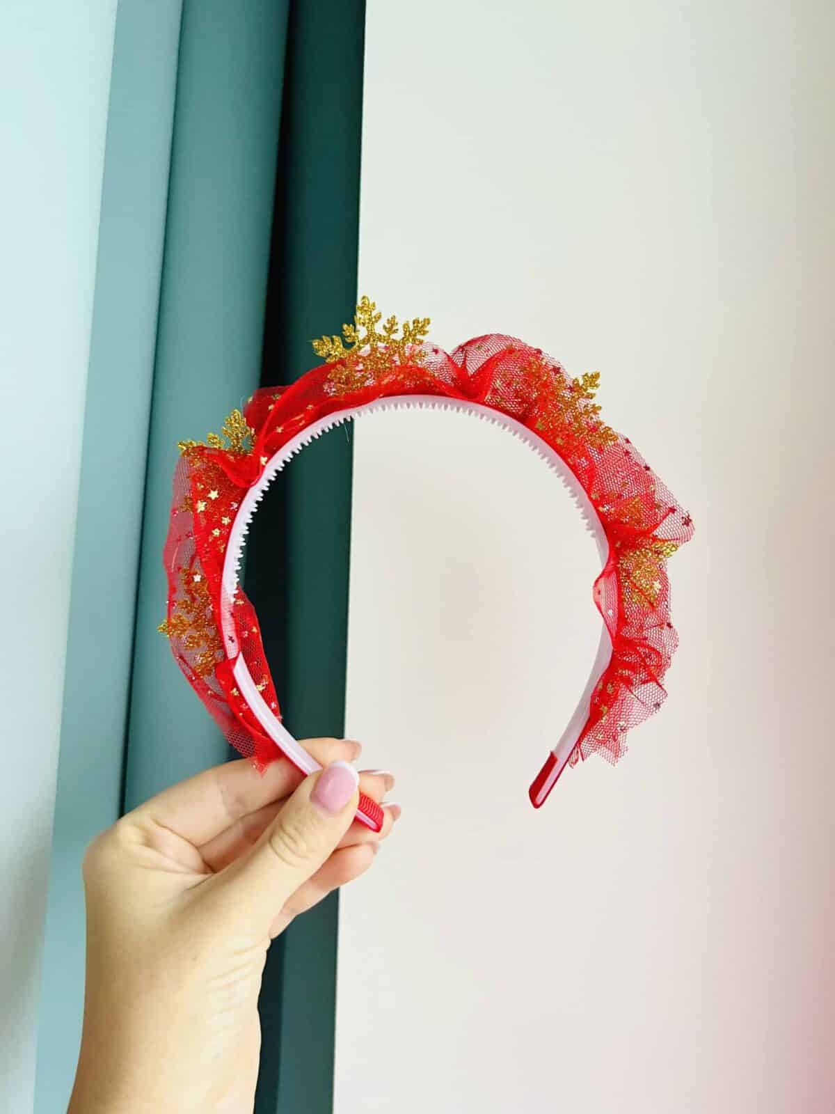 Peavõru kuldsete lumehelbekestega