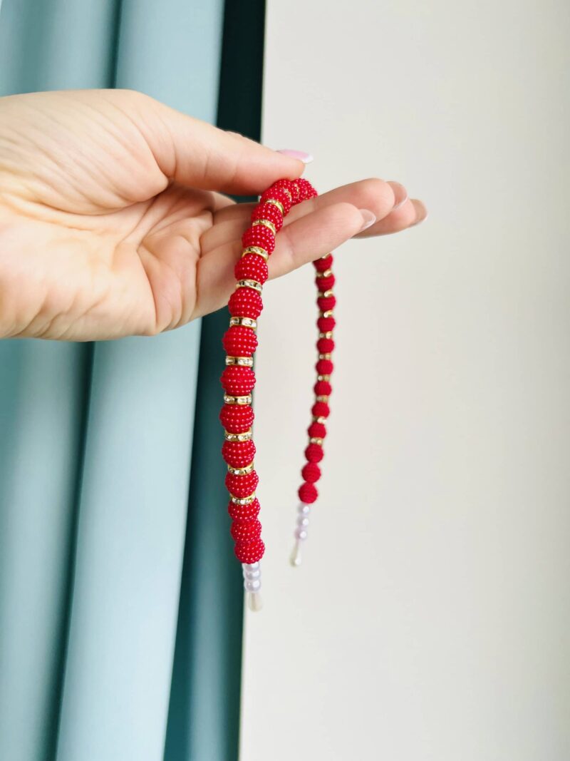 Pärlitega peavõru punane