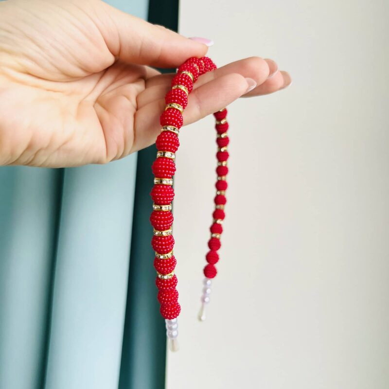 Pärlitega peavõru punane