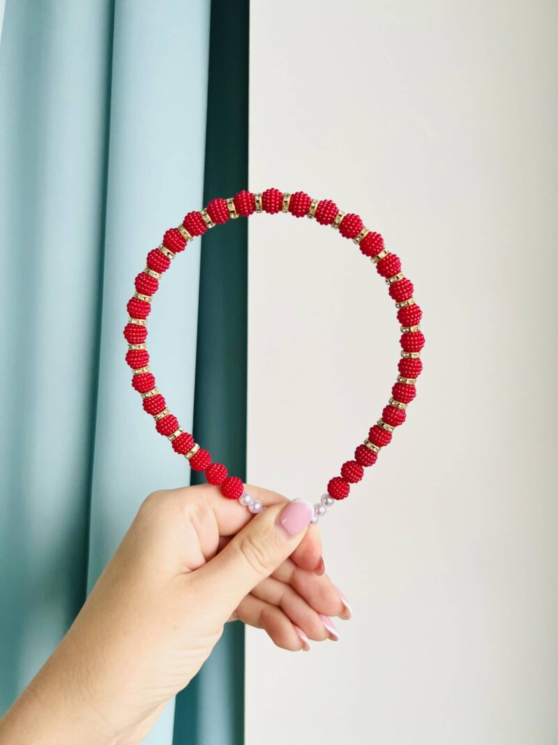 Pärlitega peavõru punane