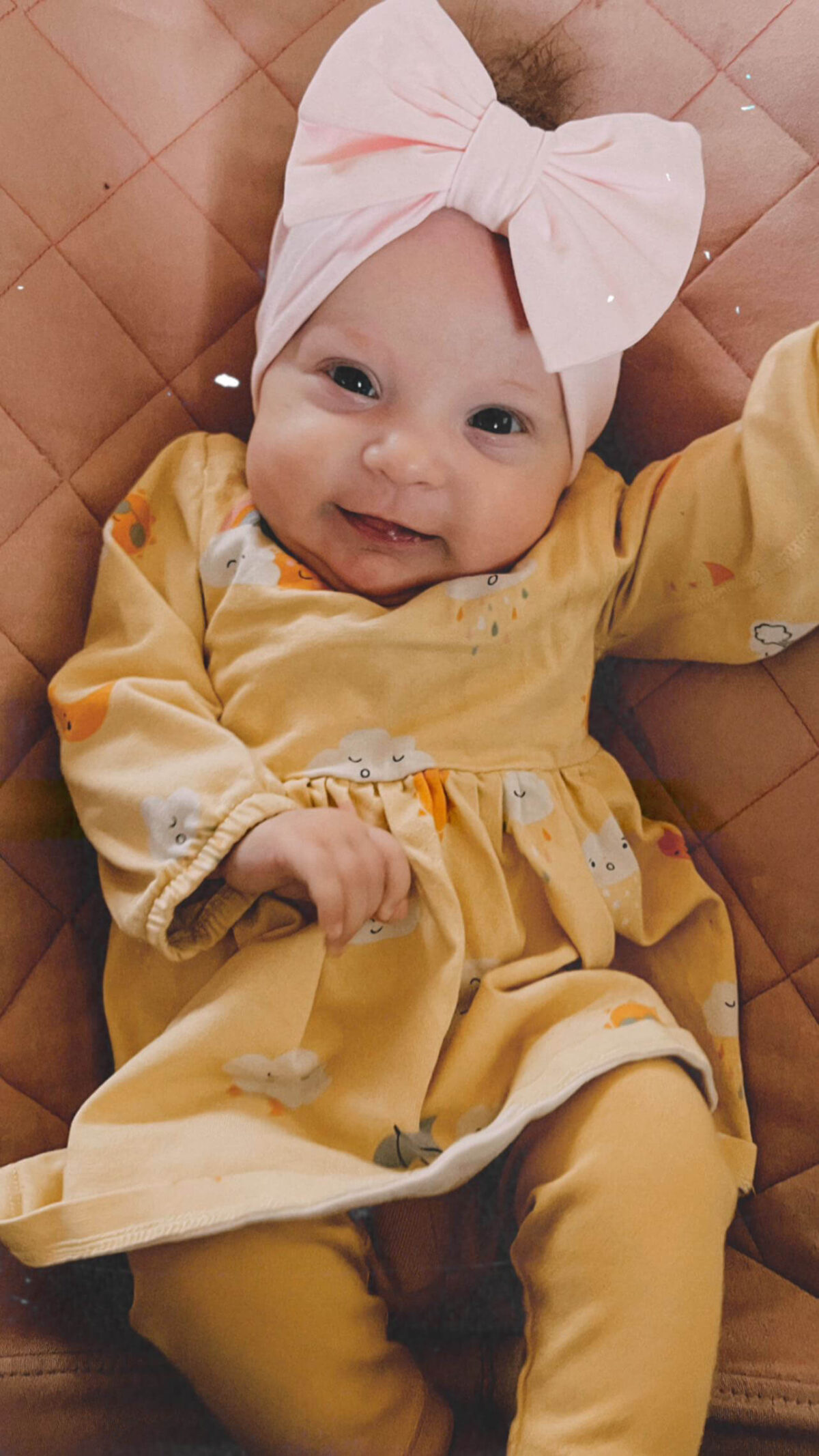 Heleroosa peapael tüdrukule Lipsuga heleroosa peapael tüdrukule