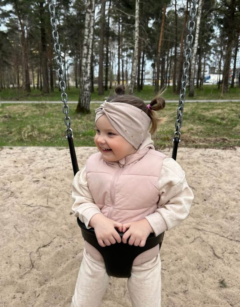 Beež peapael naistele Eest keeruga peapael tüdrukule