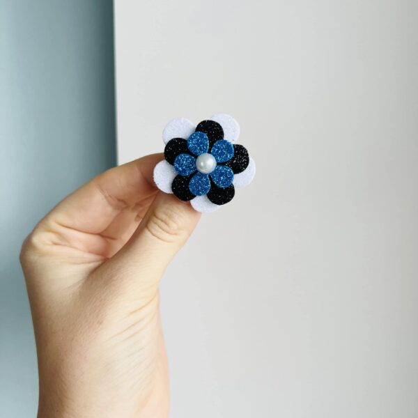 IMG_1643 Sini-must-valge lill pärliga