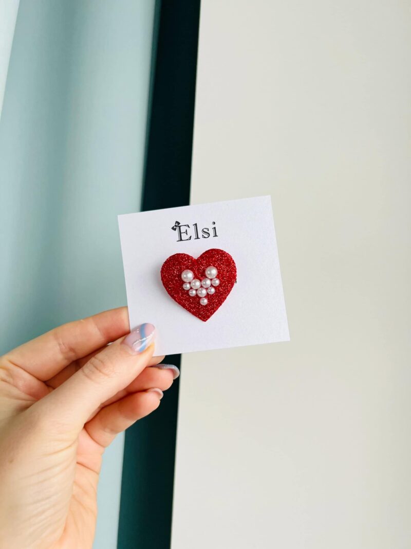 Punane süda pärlitega