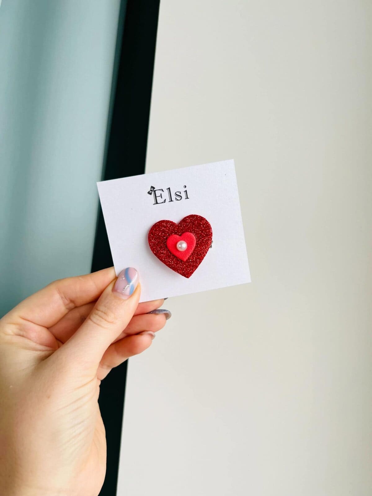 Punane süda pärliga