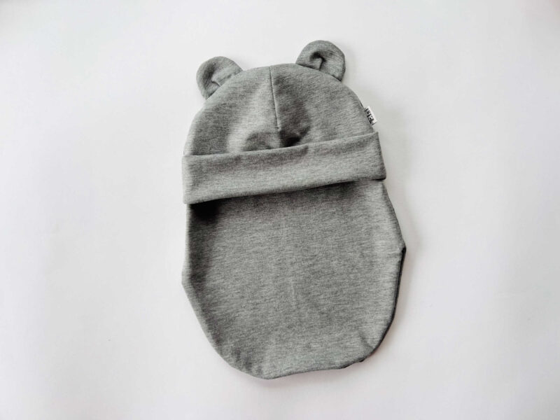 Meleeritud hall kõrvadega