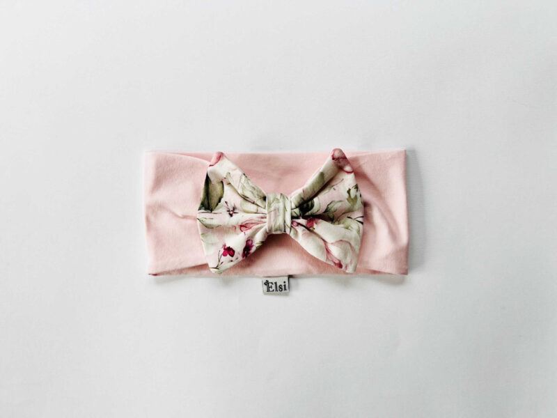 Heleroosa peapael lillede lipsuga