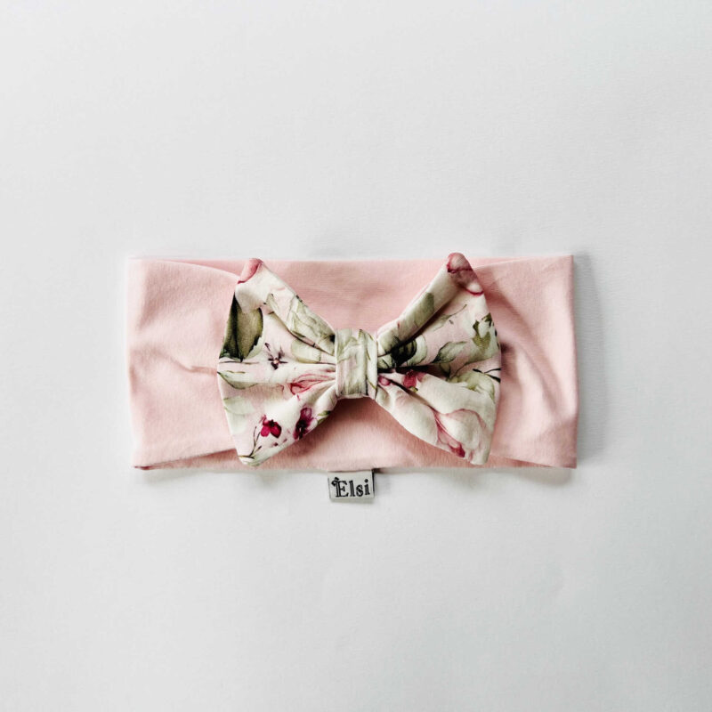 Heleroosa peapael lillede lipsuga