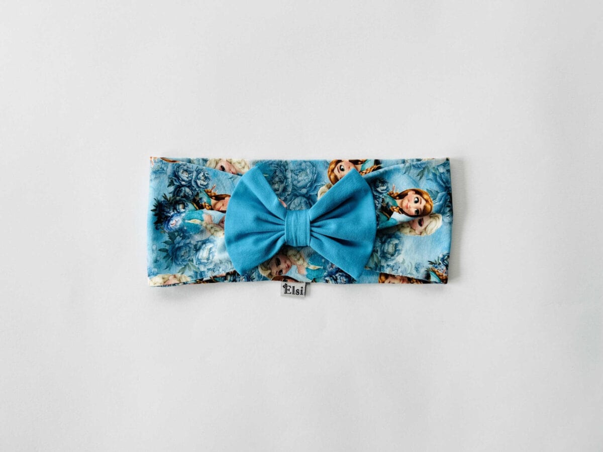 IMG_5222 Elsa ja Annaga peapael sinise lipsuga