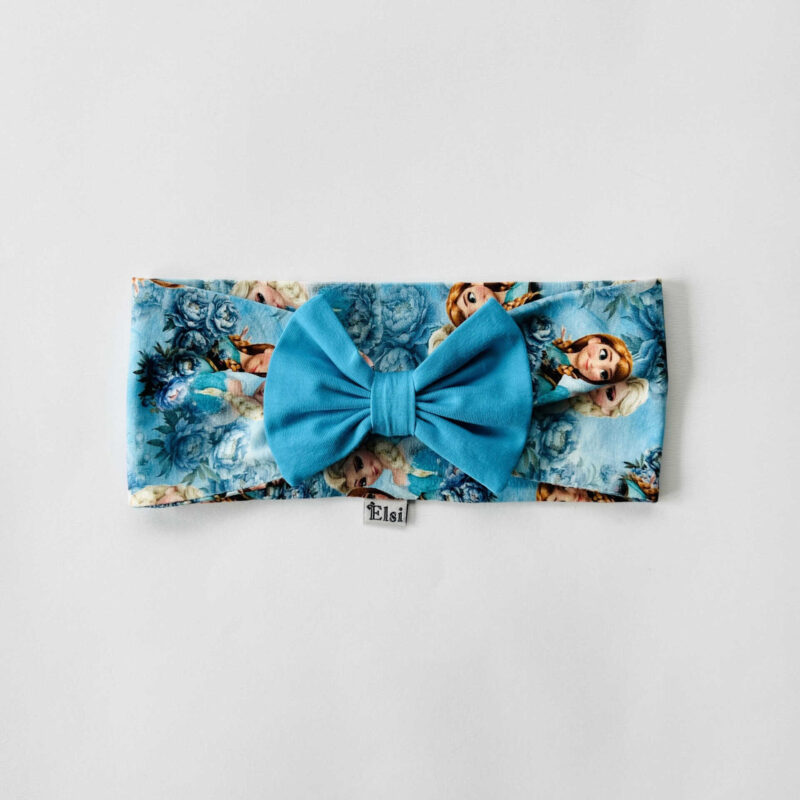 IMG_5222 Elsa ja Annaga peapael sinise lipsuga