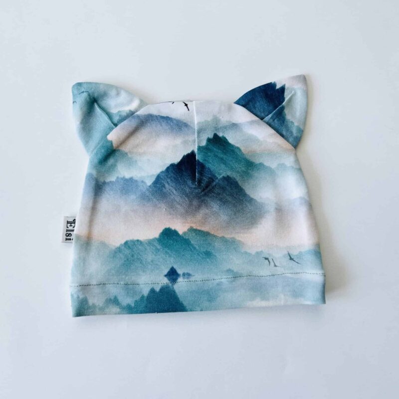 Pastelsed mäed kõrvadega