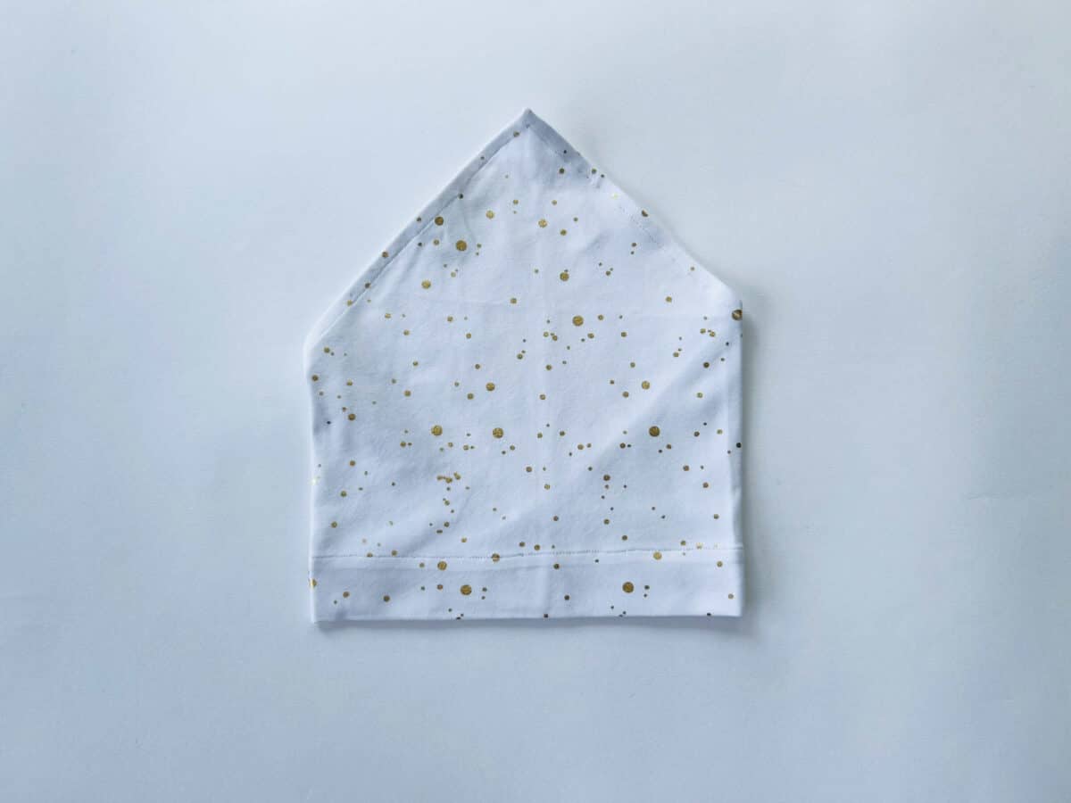 Pearätt valgel kuldsed täpid