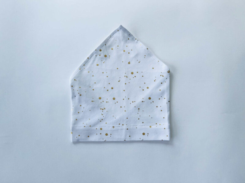 Pearätt valgel kuldsed täpid