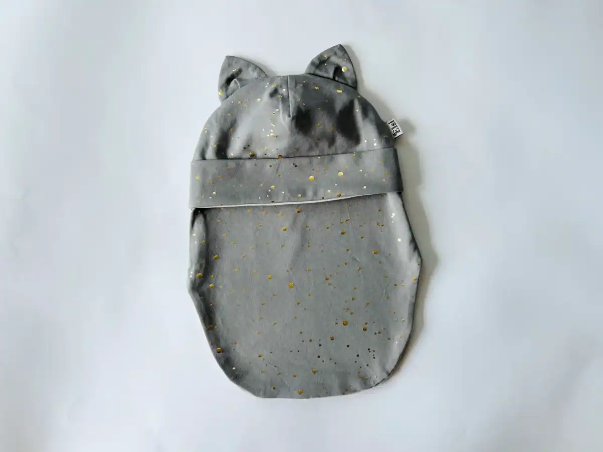 IMG_0233 Hall kuldsete täppidega kõrvadega