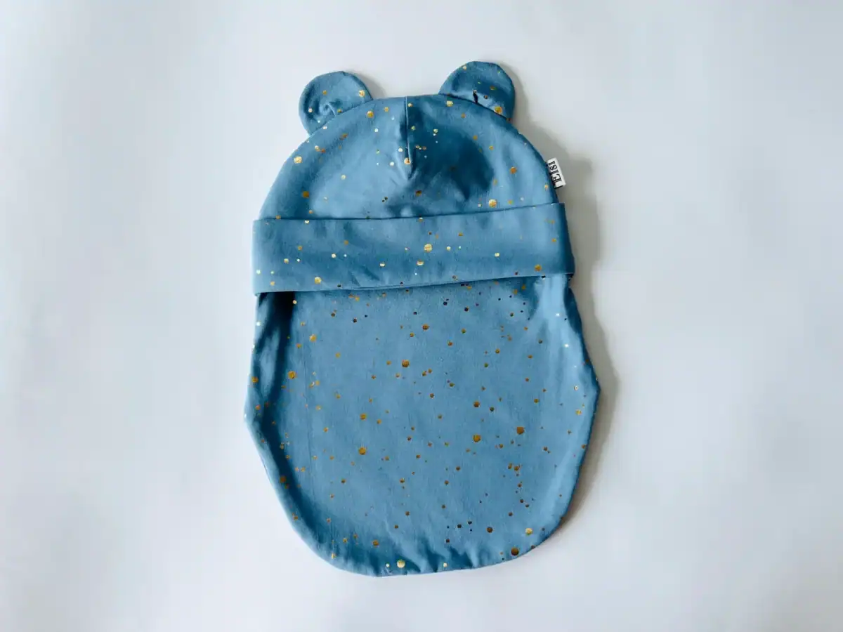 Sinine kuldsete täppidega kõrvadega