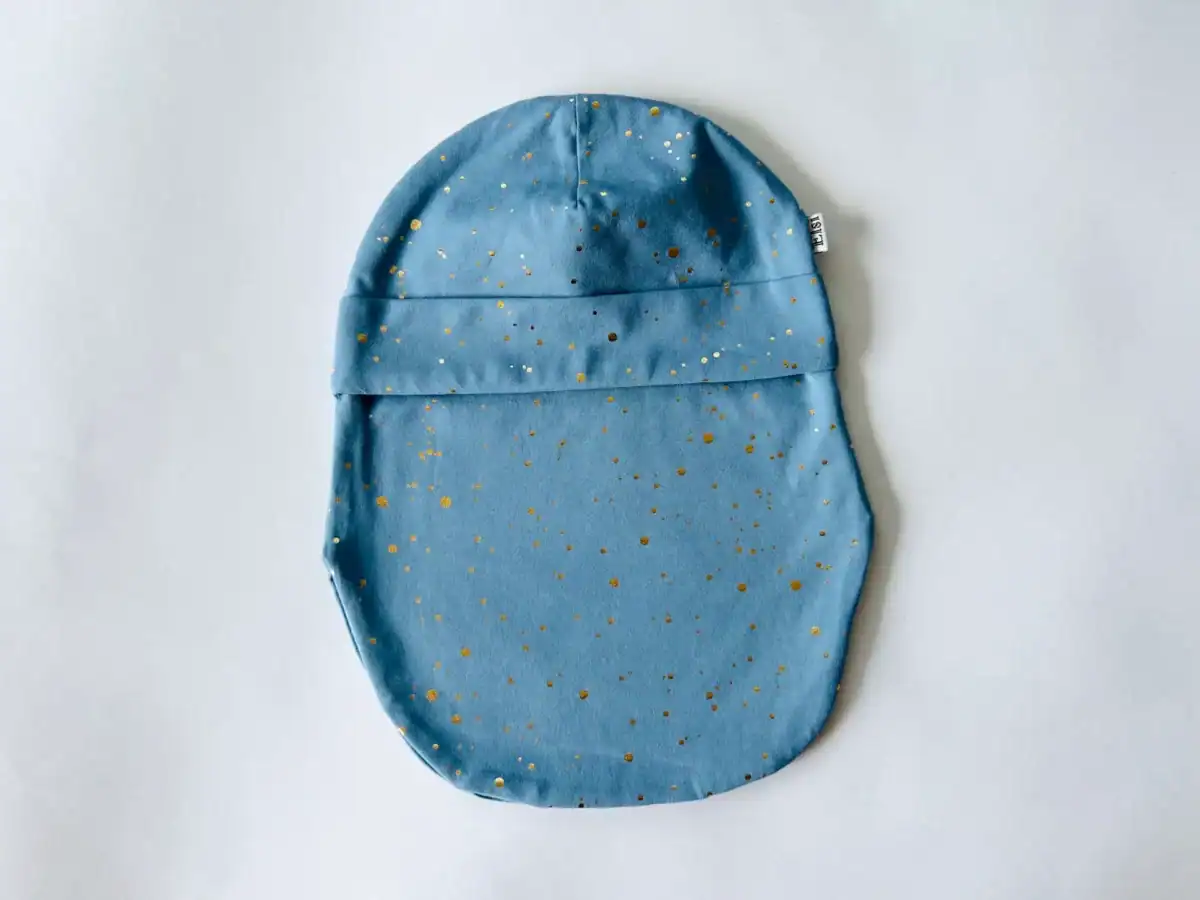 Sinine kuldsete täppidega