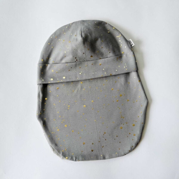 Hall kuldsete täppidega