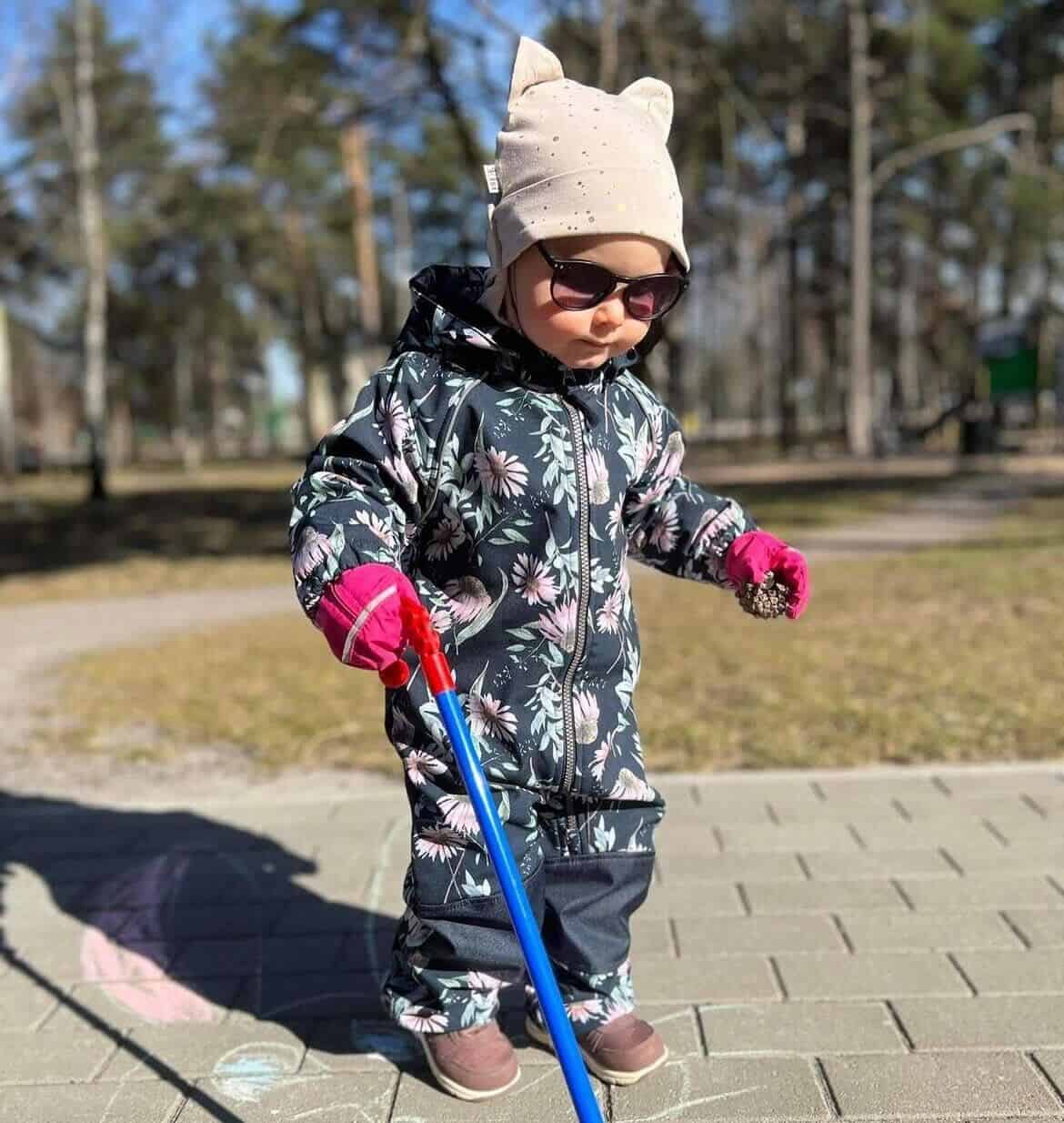 Beež kuldsete täppidega kõrvadega