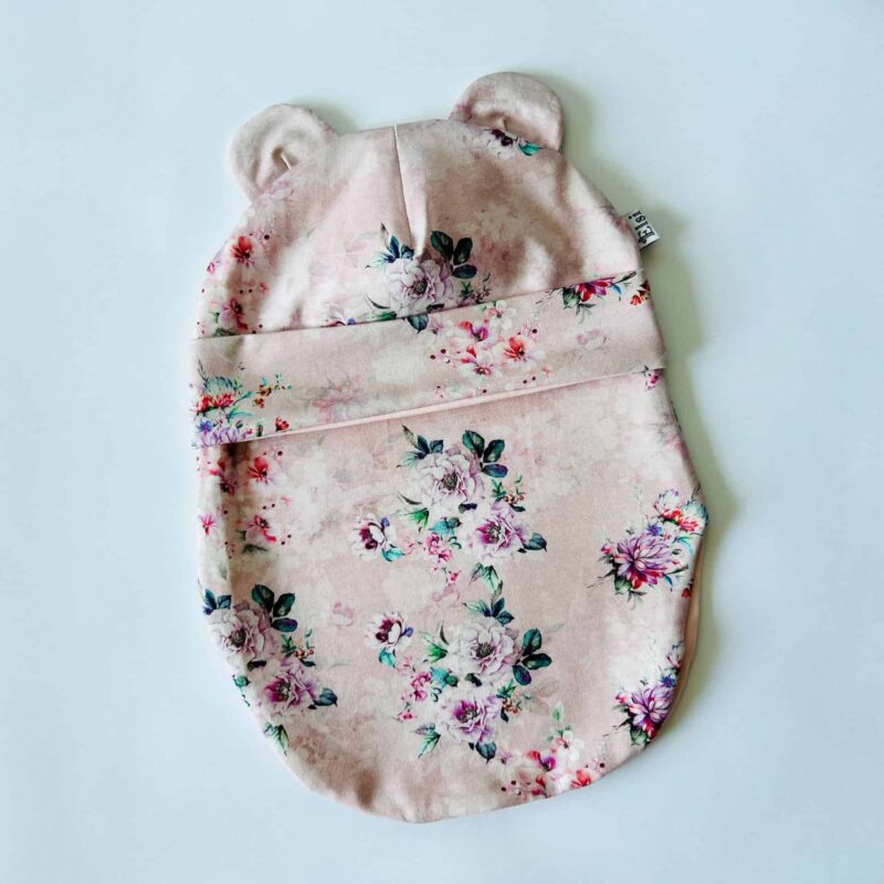 Pastelsed lilled beezil kõrvadega