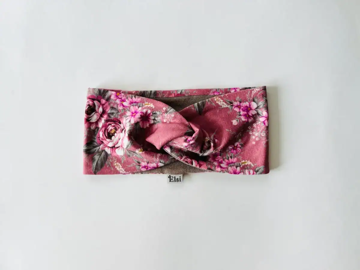 Meriinopeapael vanaroosal lilled