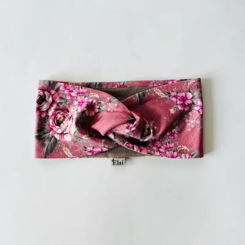 Meriinopeapael vanaroosal lilled