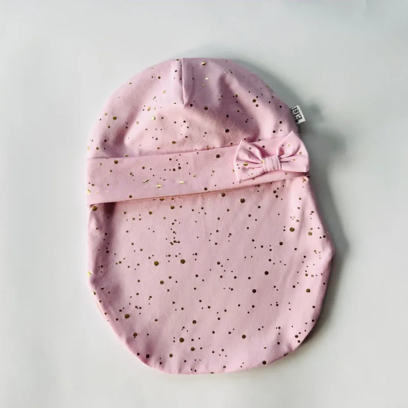 Roosa kuldsete täppidega lipsuga