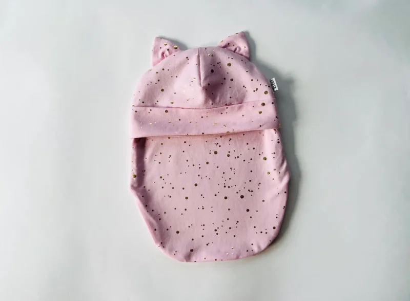 Roosa kuldsete täppidega (kõrvadega)