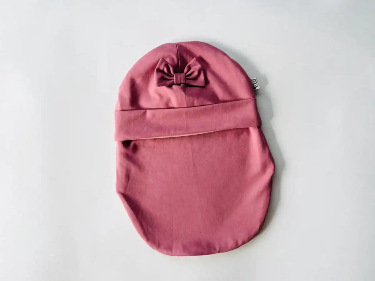 Tume vanaroosa lipsuga