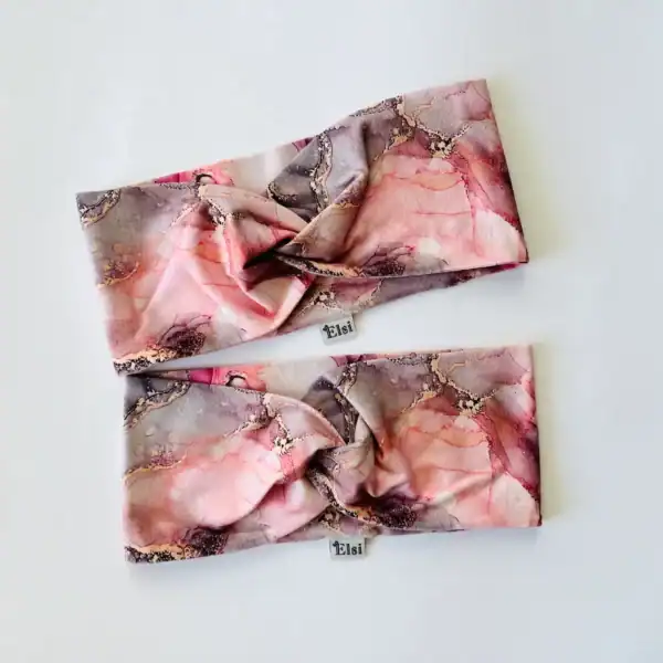 Roosakas-hall marmor