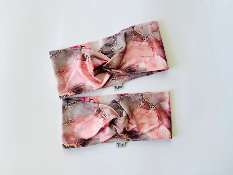 Roosakas-hall marmor