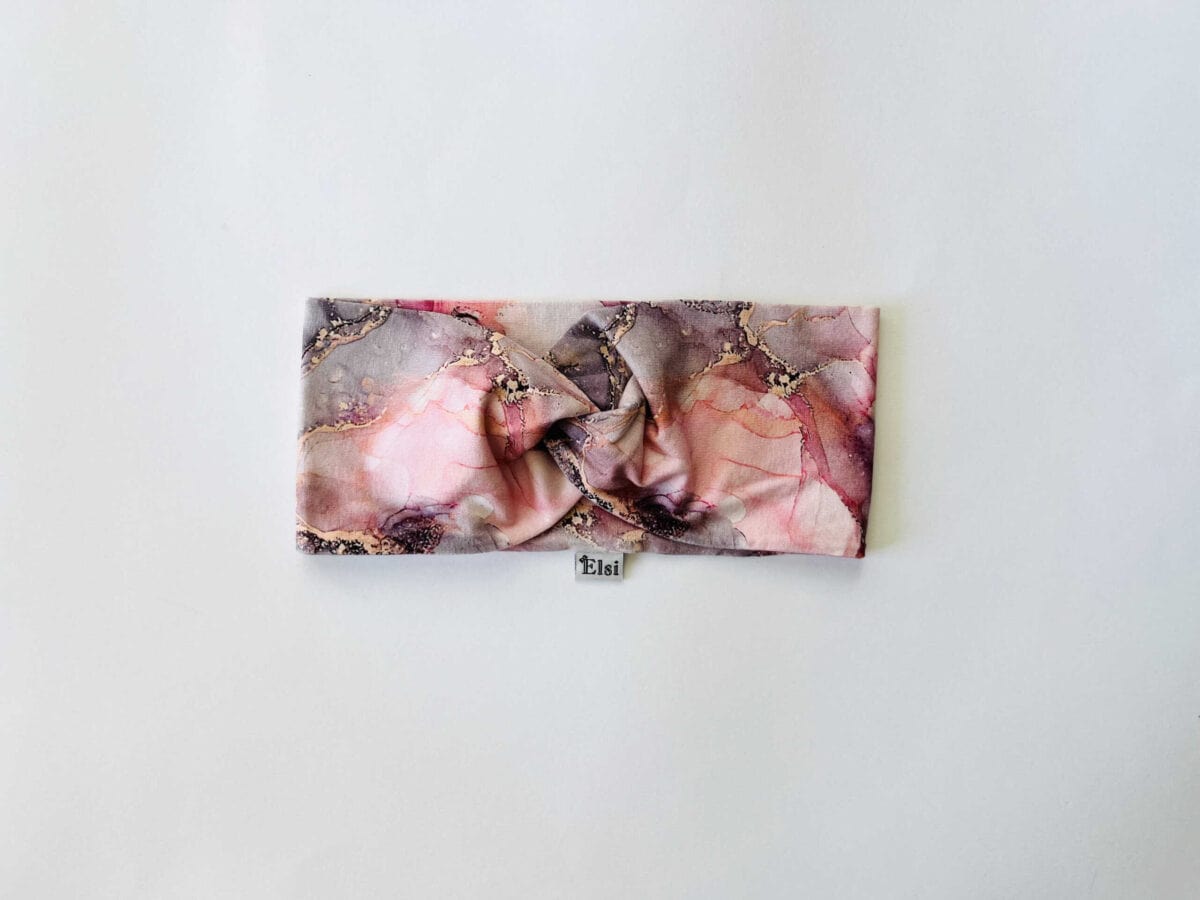 Roosakas-hall marmor