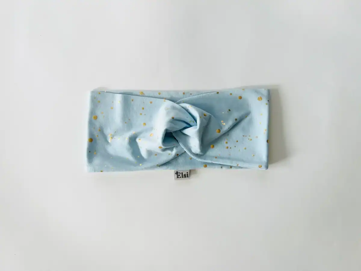 IMG_1521 Helesinisel kuldsed täpid