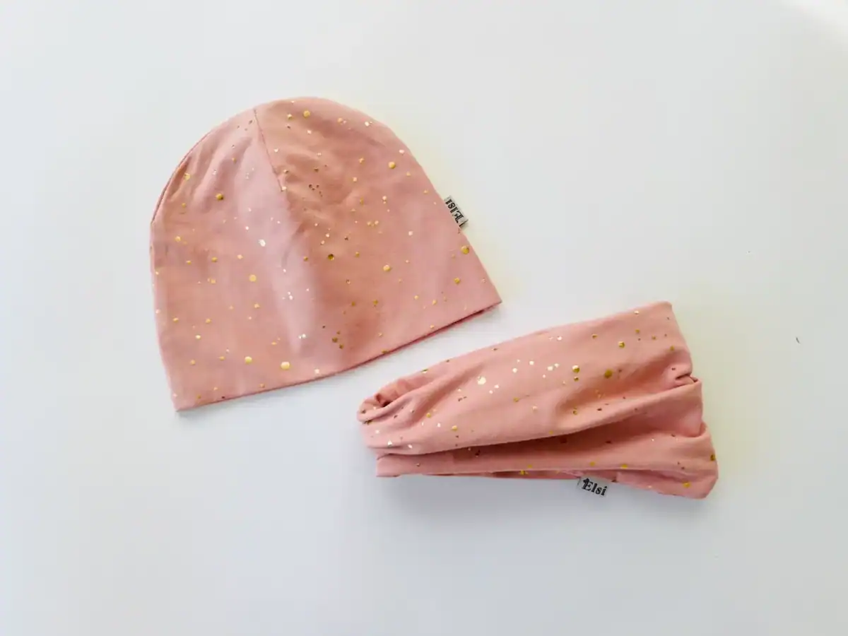 Vanaroosal kuldsed täpid