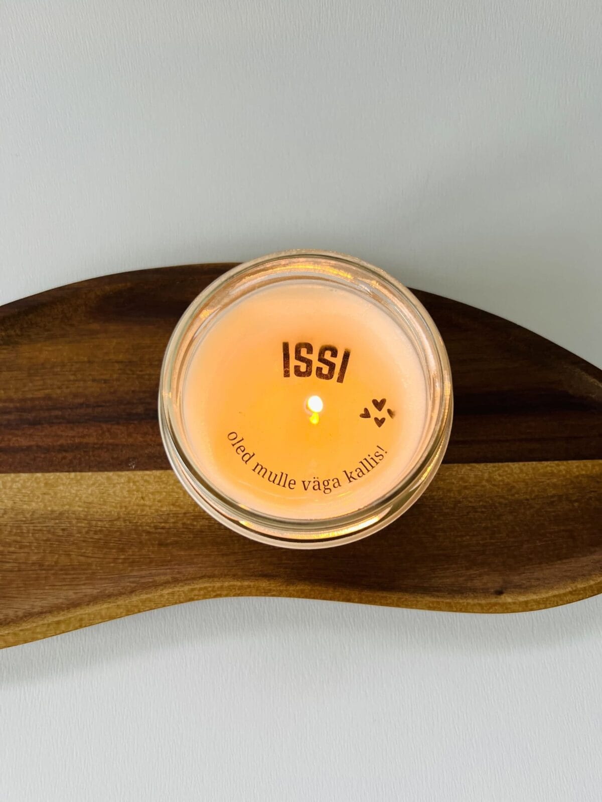 Sõnumiga küünal "Issike, oled meie kangelane"