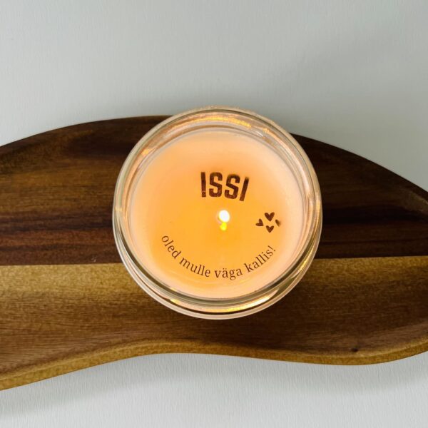 Sõnumiga küünal "Issike, oled meie kangelane"