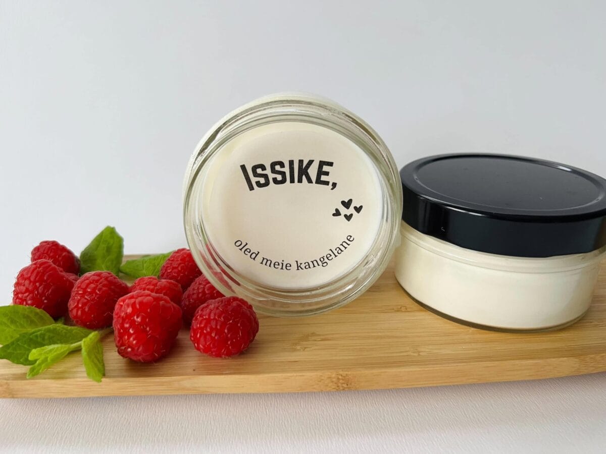 Sõnumiga küünal "Issike, oled meie kangelane"