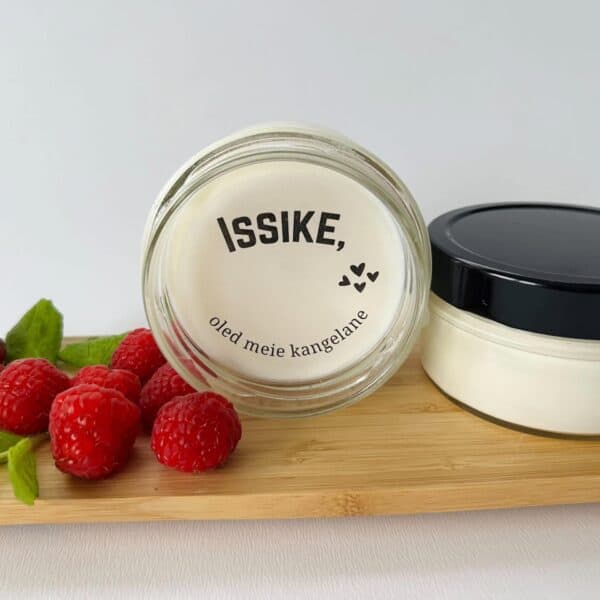 Sõnumiga küünal "Issike, oled meie kangelane"