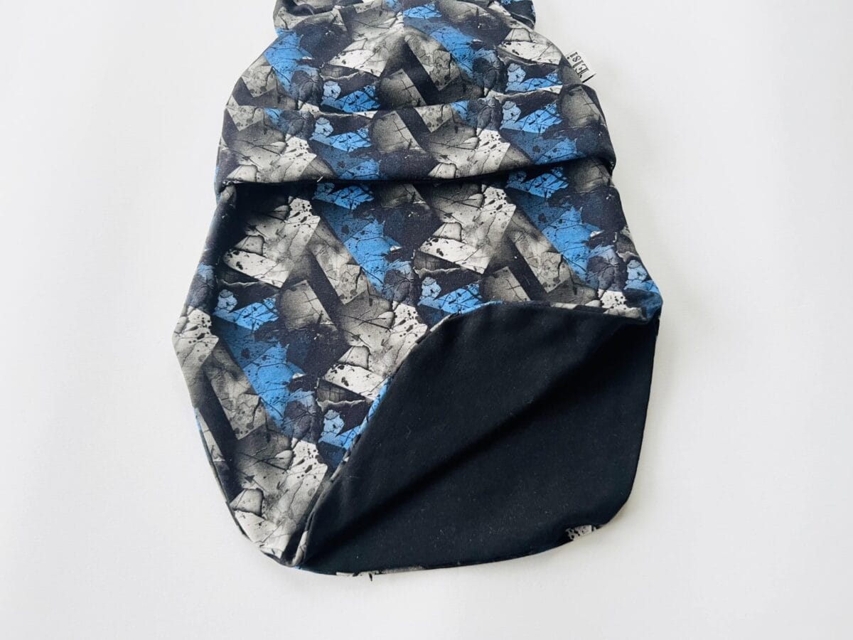 Sini-must-valge kõrvadega