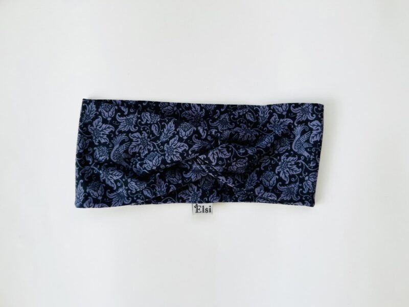 IMG_9707 Lehekesed mustal